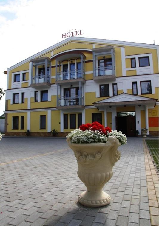 Hotel Rajski Ogrod Rzeszów Exterior foto